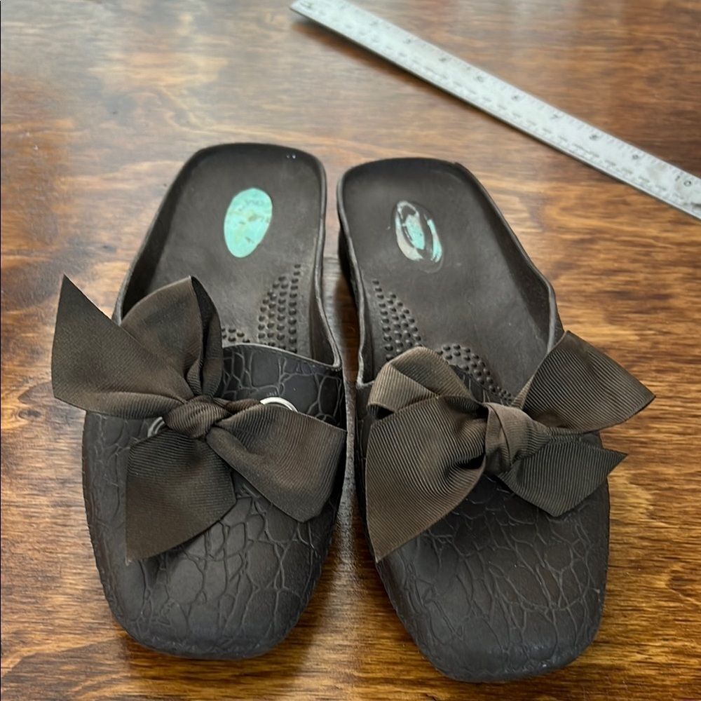 OKA b Black Sandals with Bow Detail
